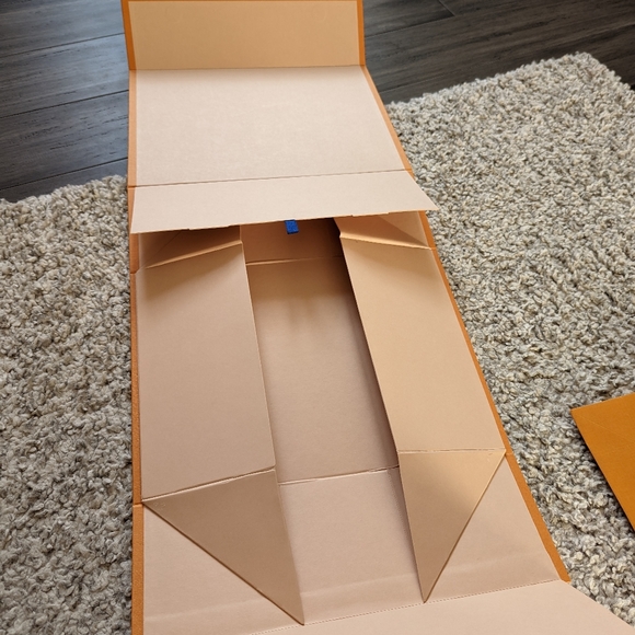 Authentic LV box - Picture 3 of 5